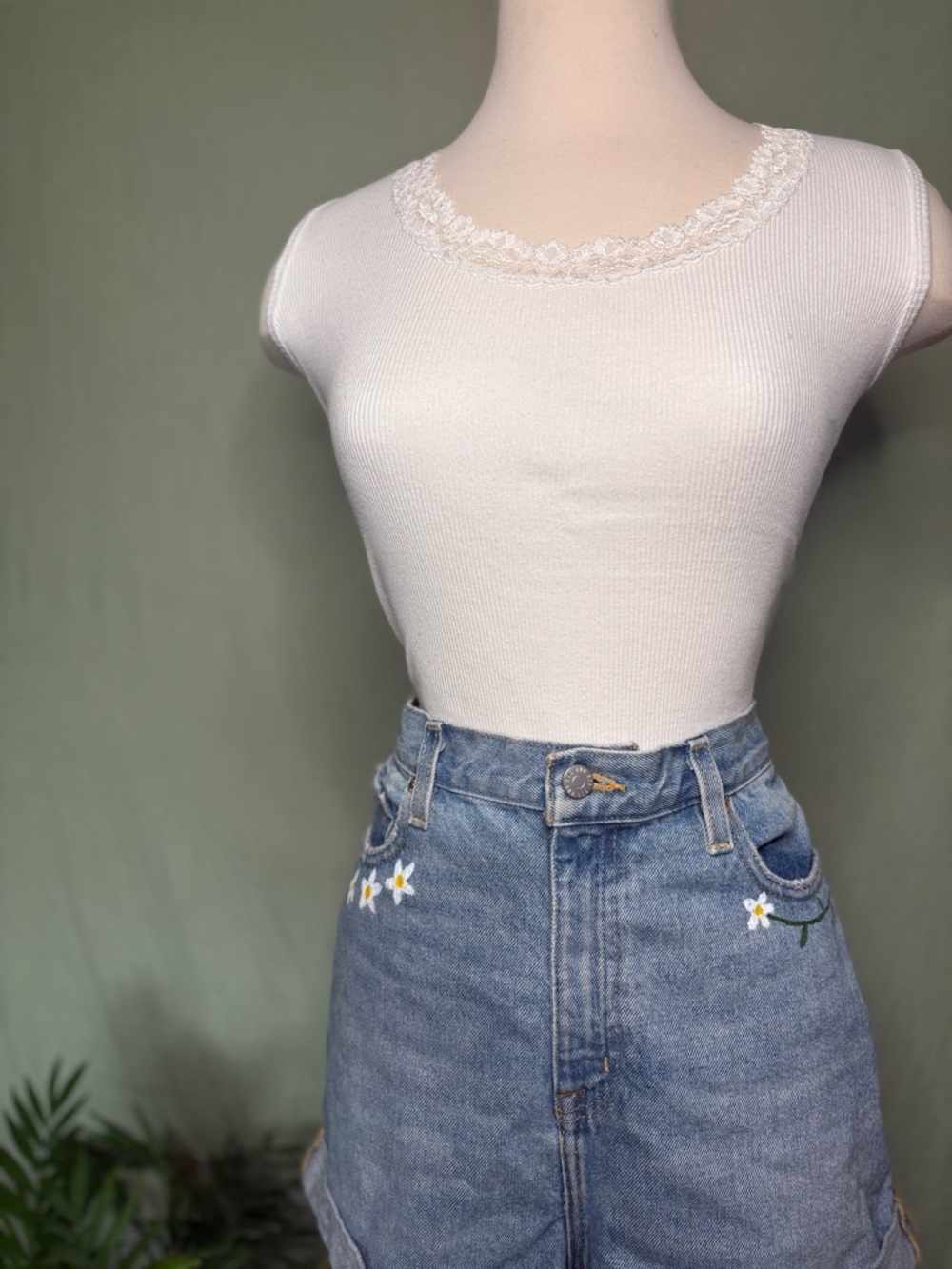 White Ribbed Lace-Trim Tank Top Y2K